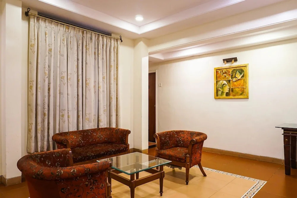 Super Townhouse Oak Prabhat Road