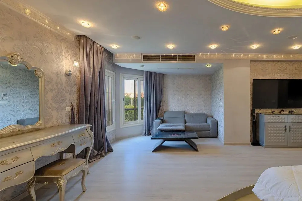 Villa with private pool and garden