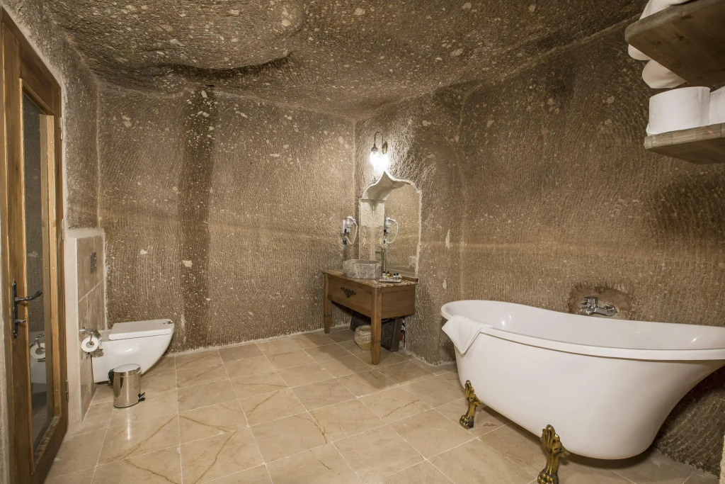 Hera Cave Suites