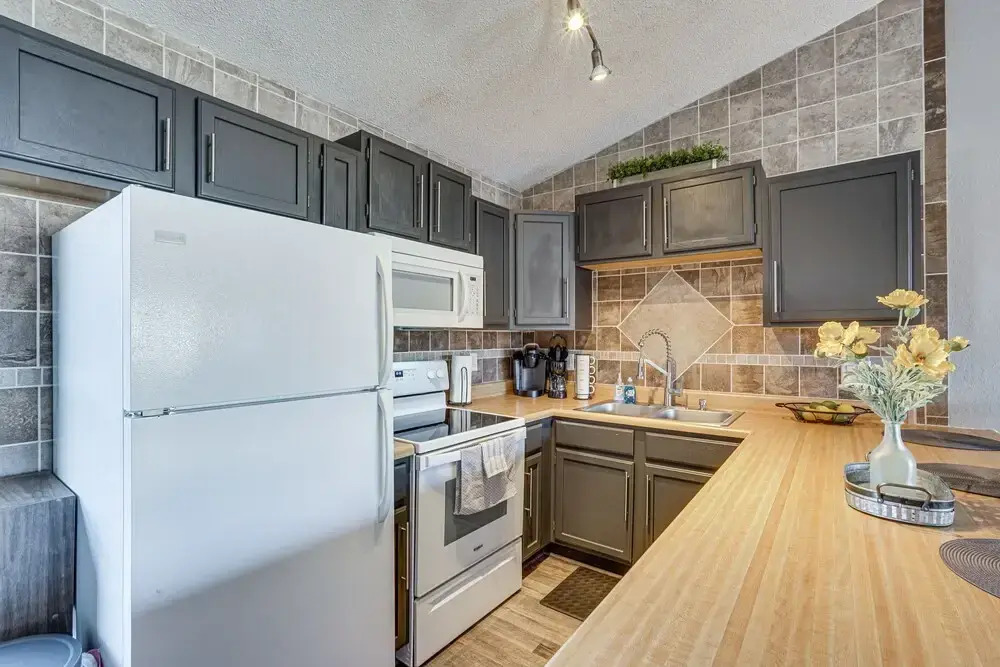 Village of Four Seasons Lake Condo w/ Pool Access