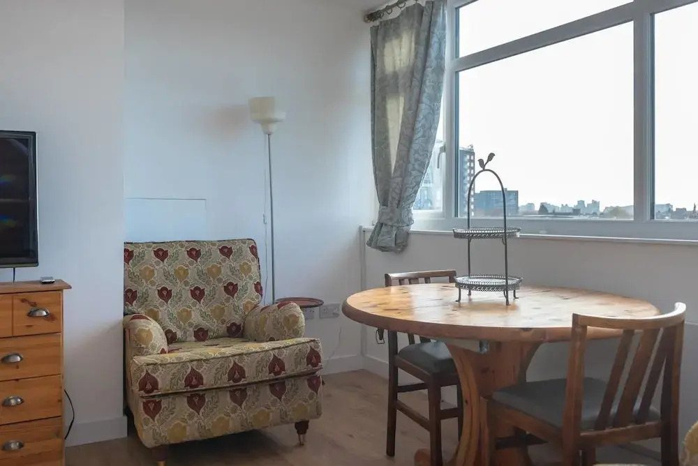 Wonderful 2 bed by Queen's Park, for 6 Guests!