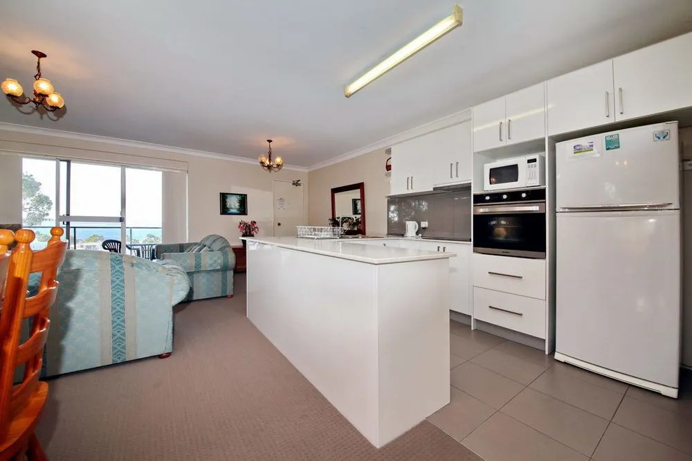 Sunset Towers, Unit 11/25 Donald Street