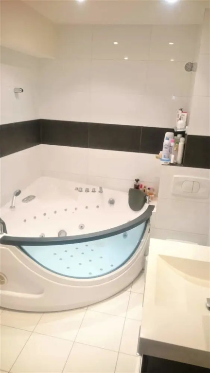 One Bedroom Louis