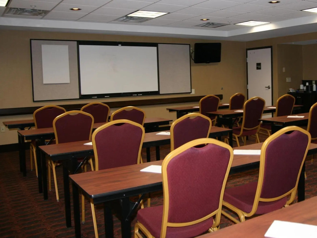 Hampton Inn and Suites Peru