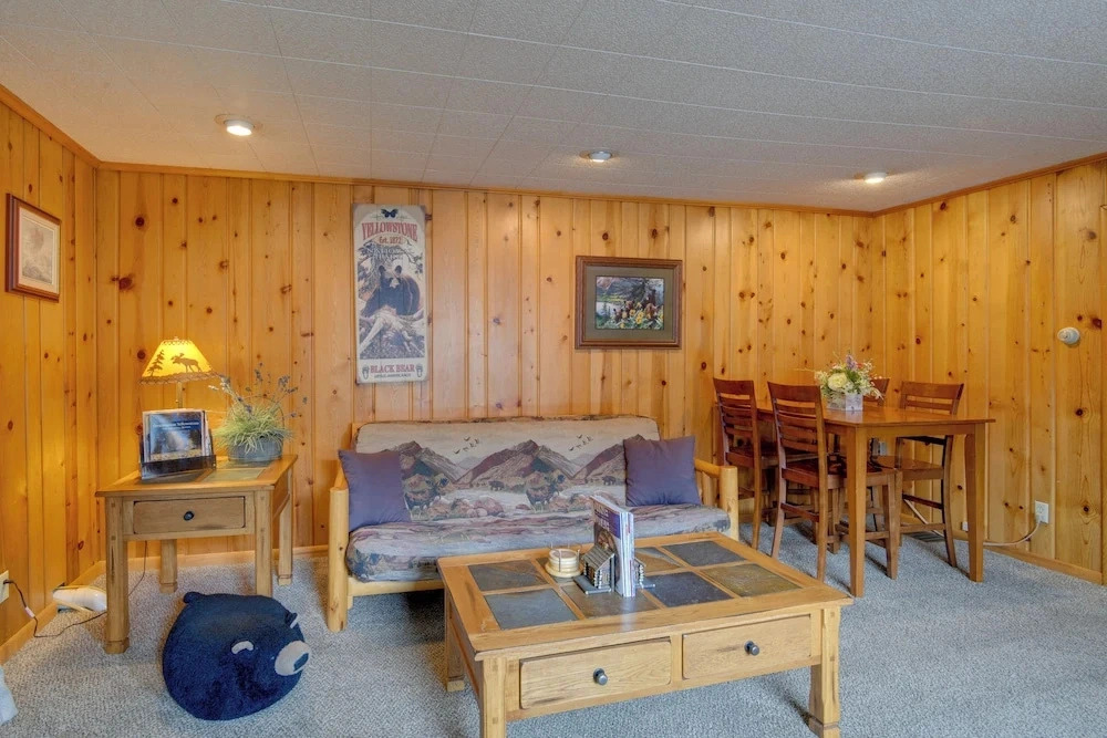 Cabin Less Than 1 Mi to Yellowstone Natl Park