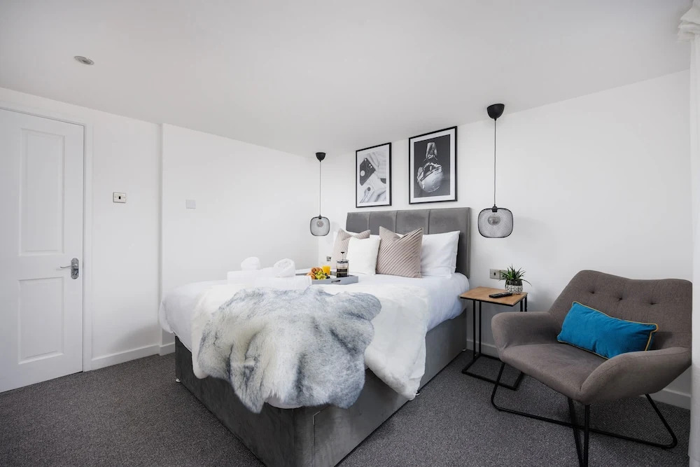 Central Plymouth 2Bed Apartment-Sleeps 4