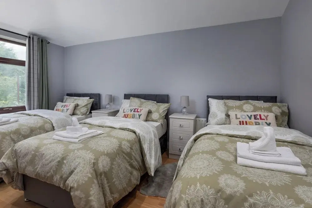 House -sleeps 8, Parking, Suitable for Contractors