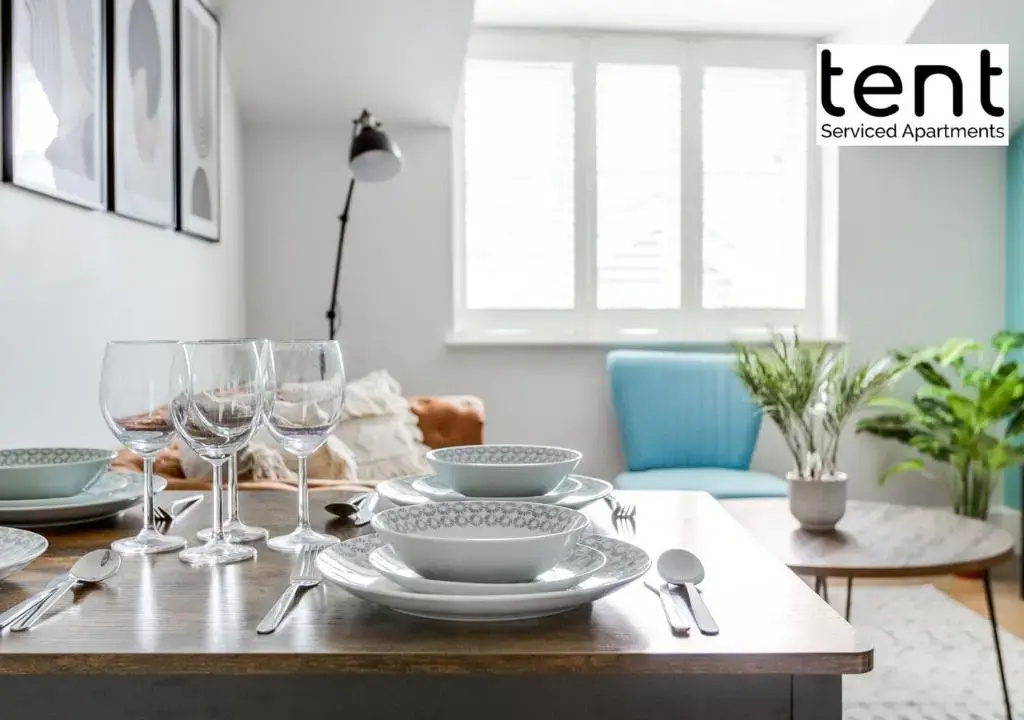 Chic & Central 1 Bedroom APT With Comfy king Bed & Parking by Tent Serviced Apartments Egham
