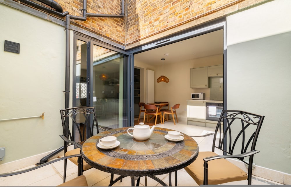 Your Place - 2 Bedroom Mews House in Notting Hill