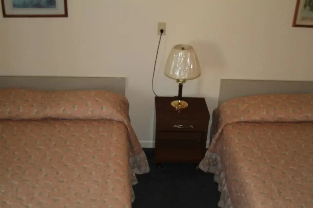 Badlands Hotel & Campground