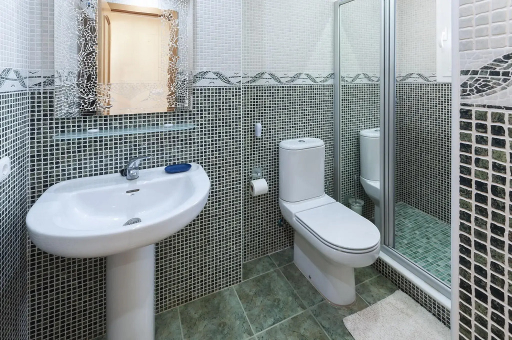 GOLDEN - Chalet with shared pool in Playa de Gandia. Free WiFi