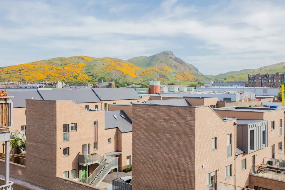 2 Bedroom Flat With Views of Arthurs Seat