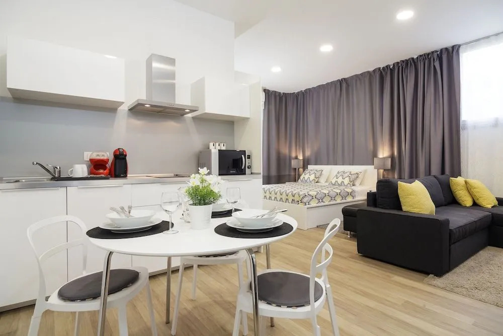 Apartment Aspalathos Centar - Split city center, a few minutes walking distance to the UNESCO Palace, parking lot in front of the apartment