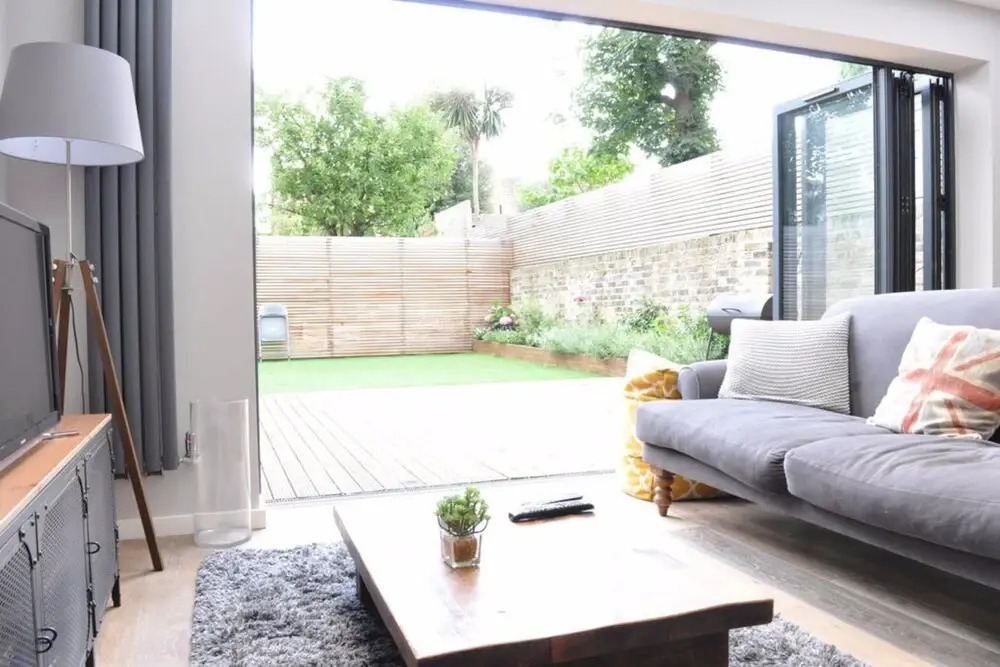 Spacious 2 Bedroom Flat With Garden