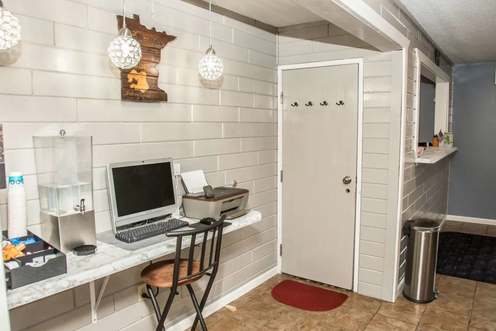 Americas Best Value Inn & Suites Detroit Lakes