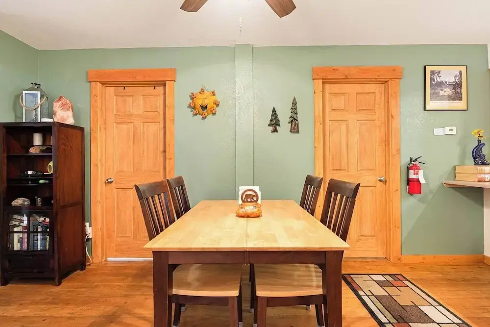Sierra Pines Retreat Sleeps 6!