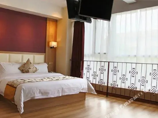Emperor Star Business Hotel (Xinxianghe Normal University Wanda Branch)