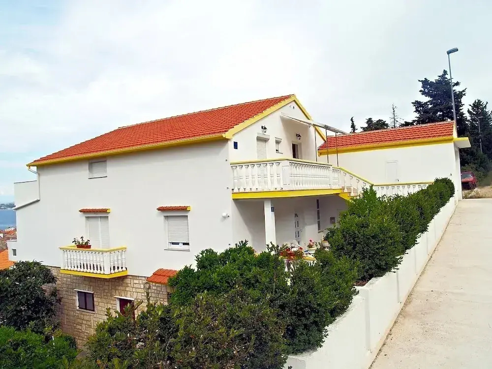 Sea View Apartment Reno, Sleeps 5
