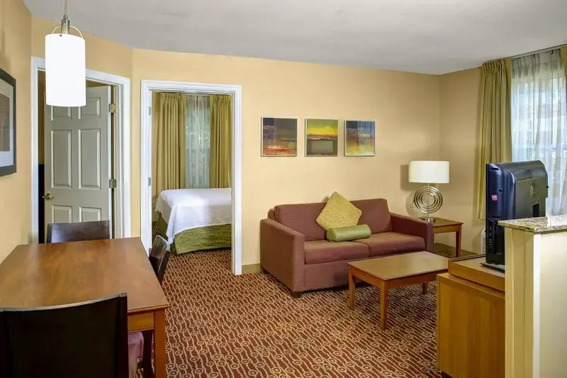 Birch Hills Suites - Blue Ash