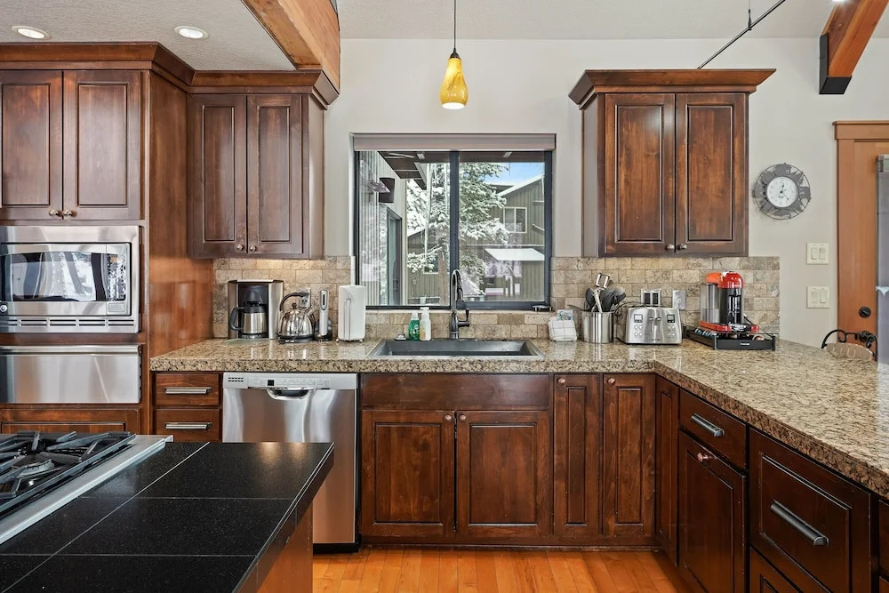 8 Mt Baker Home with Hot Tub by RedAwning