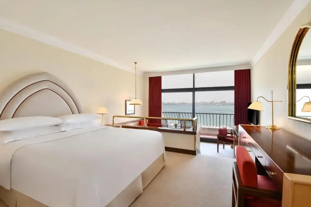 Двухместный номер Corniche Sea View Deluxe (двуспальная кровать)