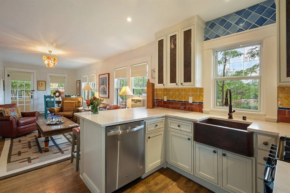Laughing Llama - Luxury Home Two Blocks From The Plaza