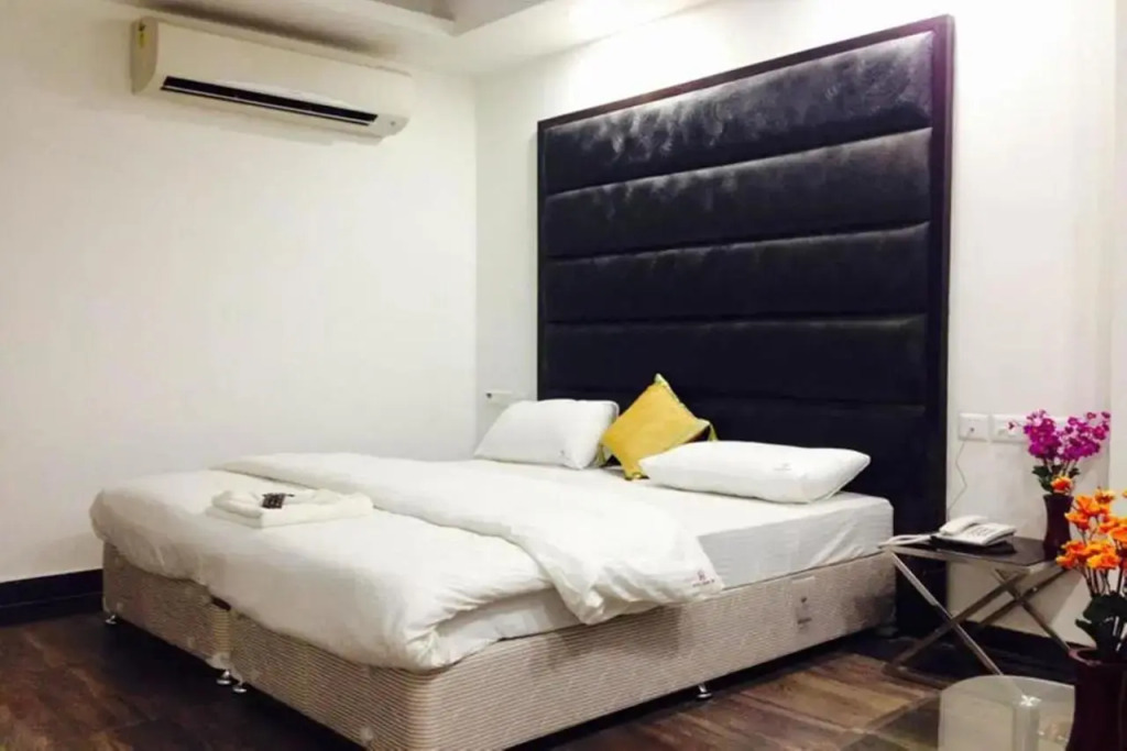 Hotel Shivans Near New Delhi Railway Station
