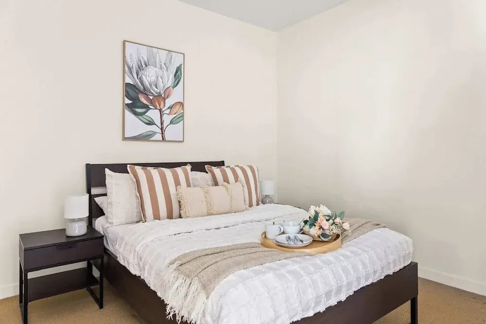Cozy & Chic 2BR Apt Walk to Melbourne Central