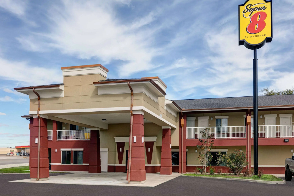 Super 8 by Wyndham Karnes City