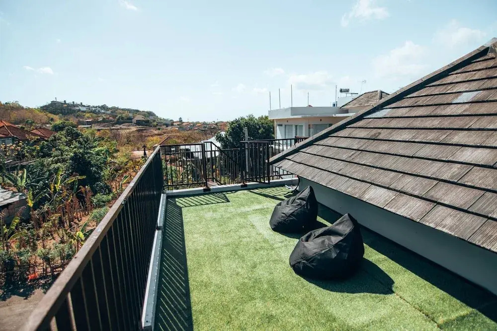 Hidden Oasis With A Pool+balcony & Private Rooftop
