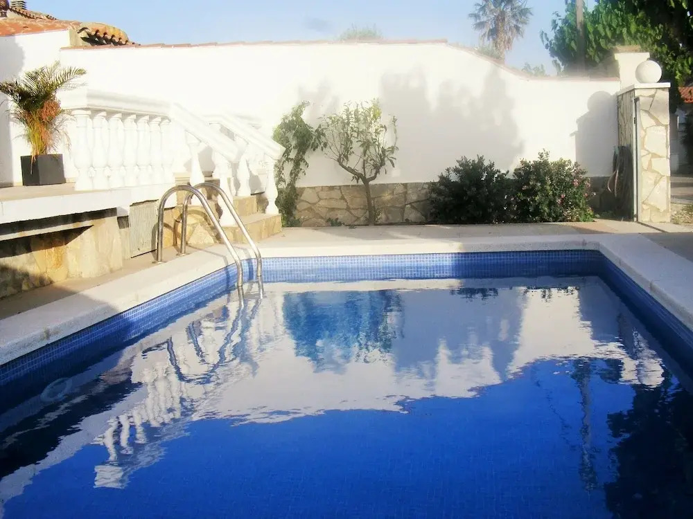 Beautiful Holiday Home for 4 With Private Swimming Pool