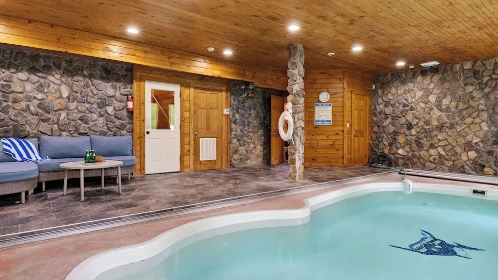 Majestic Springs Lodge by Avantstay Indoor Pool + Spa + Game Room Smoky Mtns