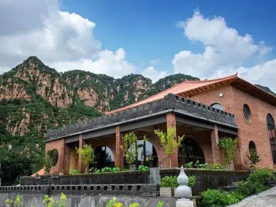 Jinta Xiangu Holiday Town