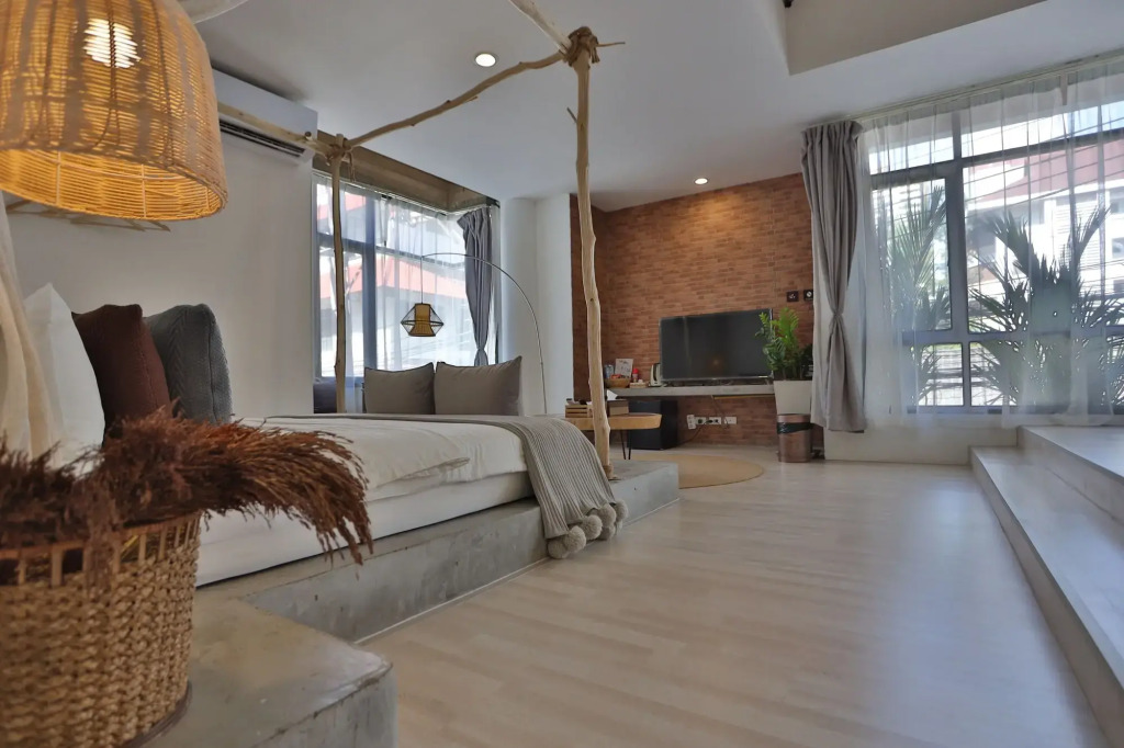 YOLO Bangkok Boutique Hotel