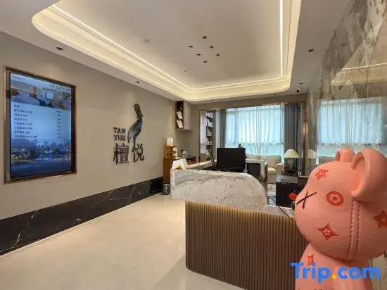 Tanyue Seaview Hotel (Zhanjiang Jinshawan Beach Wanda Plaza Branch)