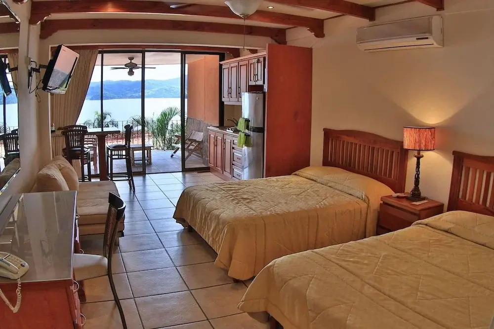 Oceanview Studio Apartment with Community Pool & Views of Flamingo Marina