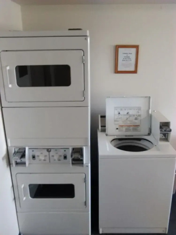 Urbana Inn & Suites