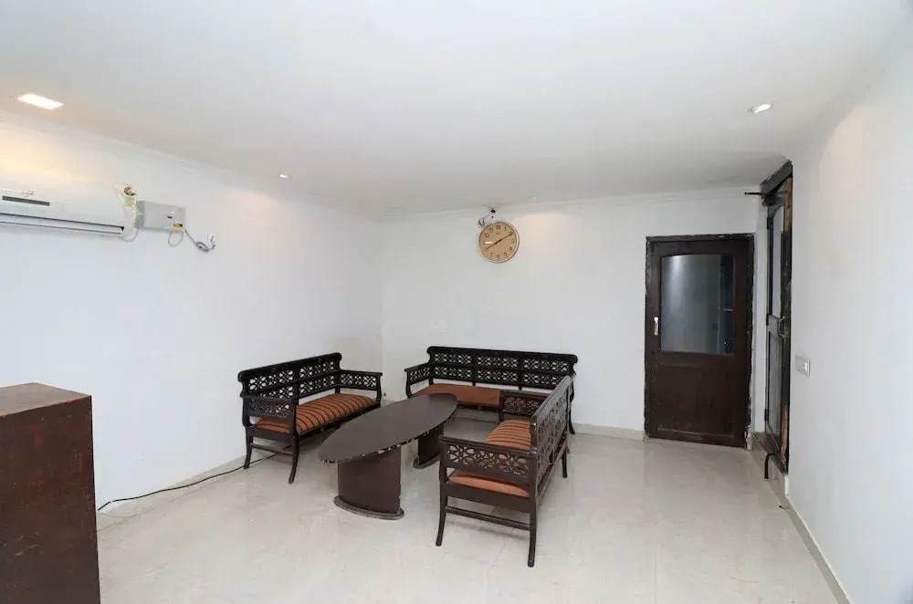 Oyo 19979 Hotel Rajshri