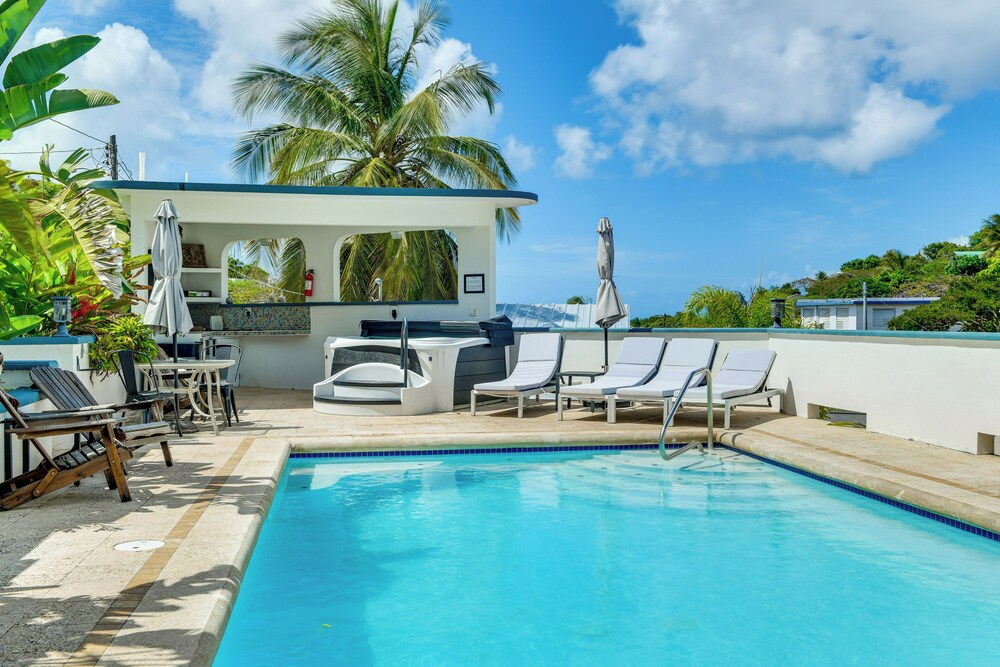 Walk to Playa La Chata! Casita w/ Pool Access