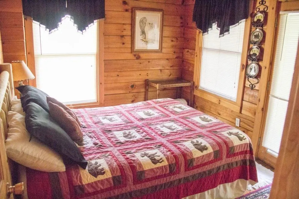 26 Bearfoot Landing 2 Bedroom Cabin by RedAwning