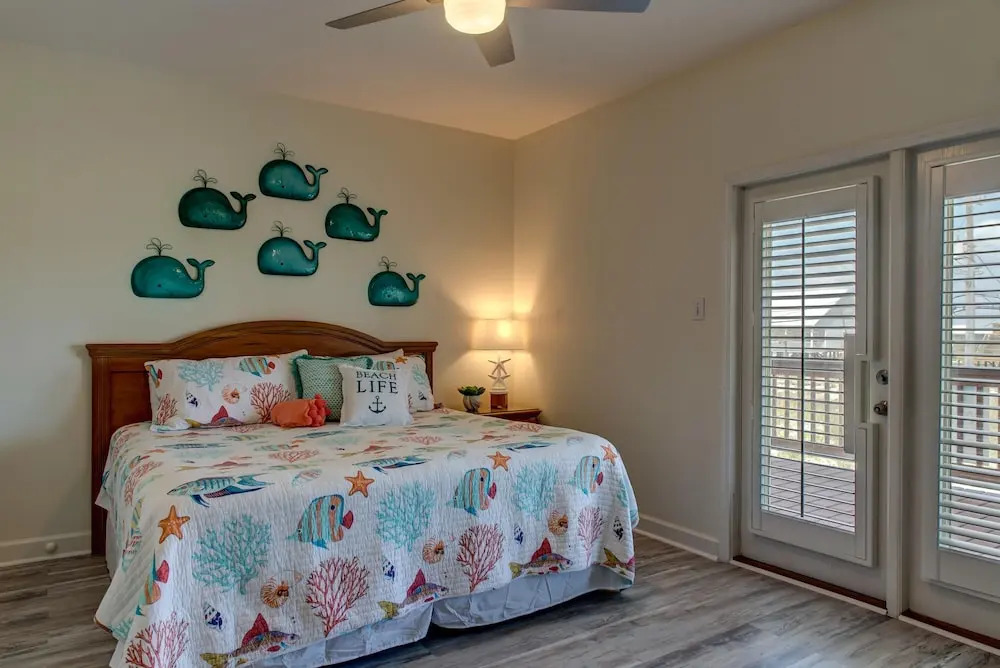 Dauphin Charm - 2237 Bienville