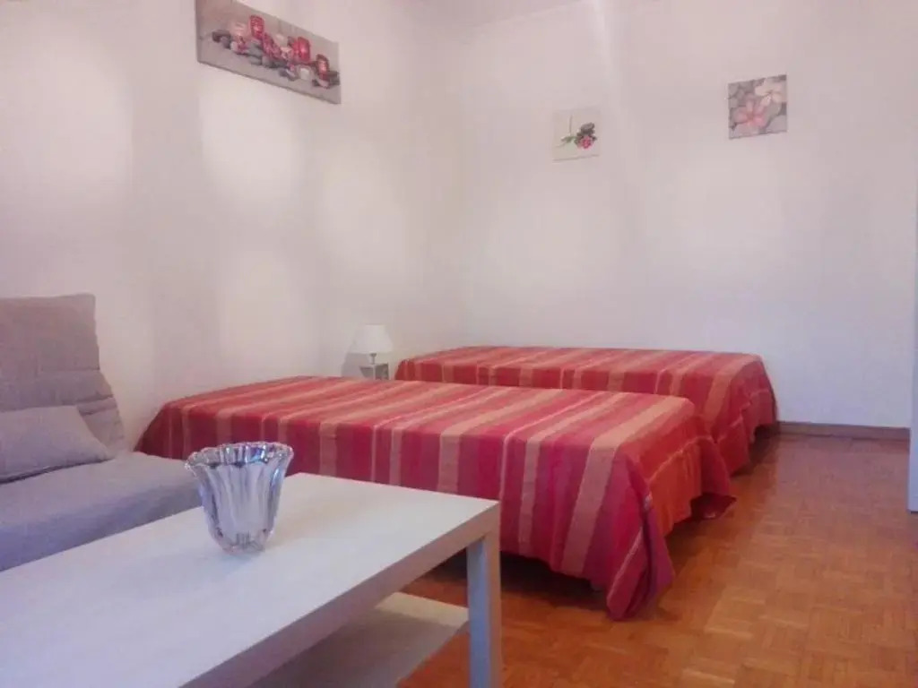 Appartement Aix-les-Bains, 1 pièce, 2 personnes - FR-1-555-8