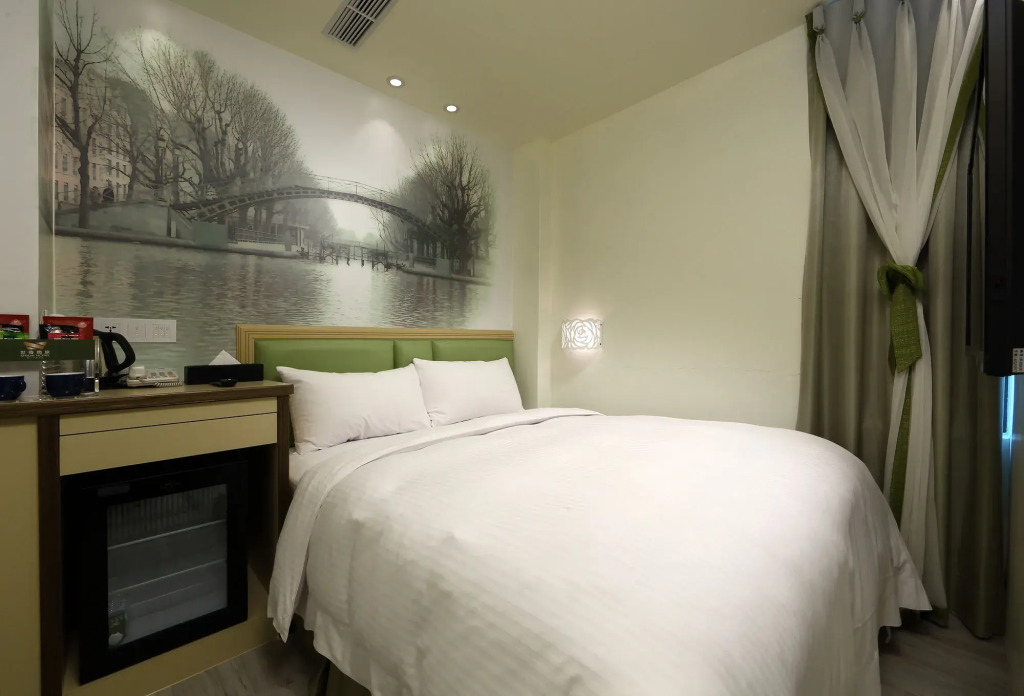 Shichi Hotel
