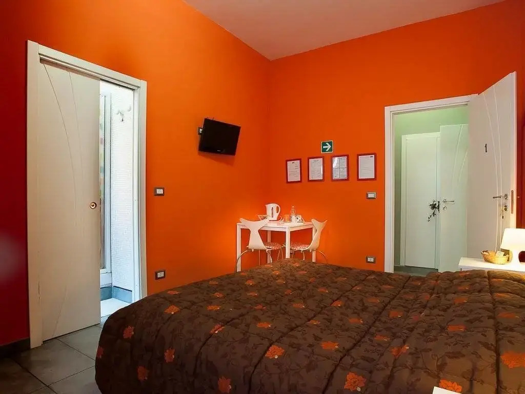 Adriatic Room 50m dalla stazione Ferroviaria di Ciampino e dalla navetta aeroportuale