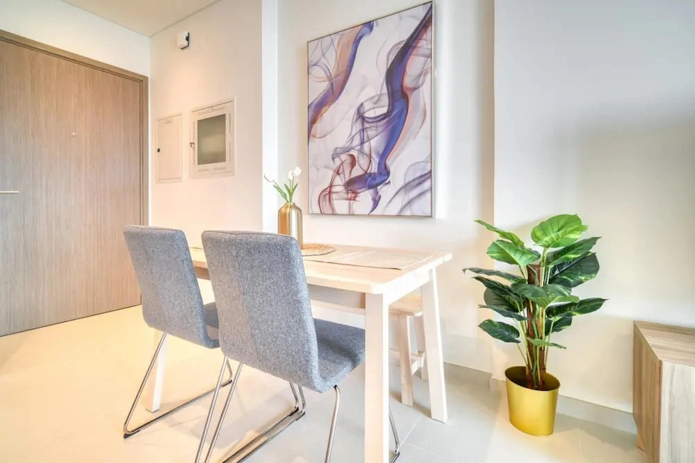 City Lights and Luxury Living Close to Dubai Mall