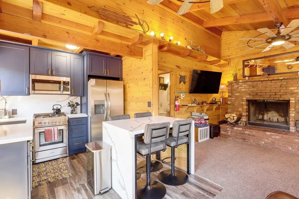 1 Mi to Skiing: Mtn-view Cabin in Big Bear Lake