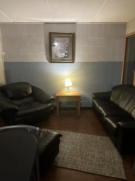 J-E Hotel & Suites