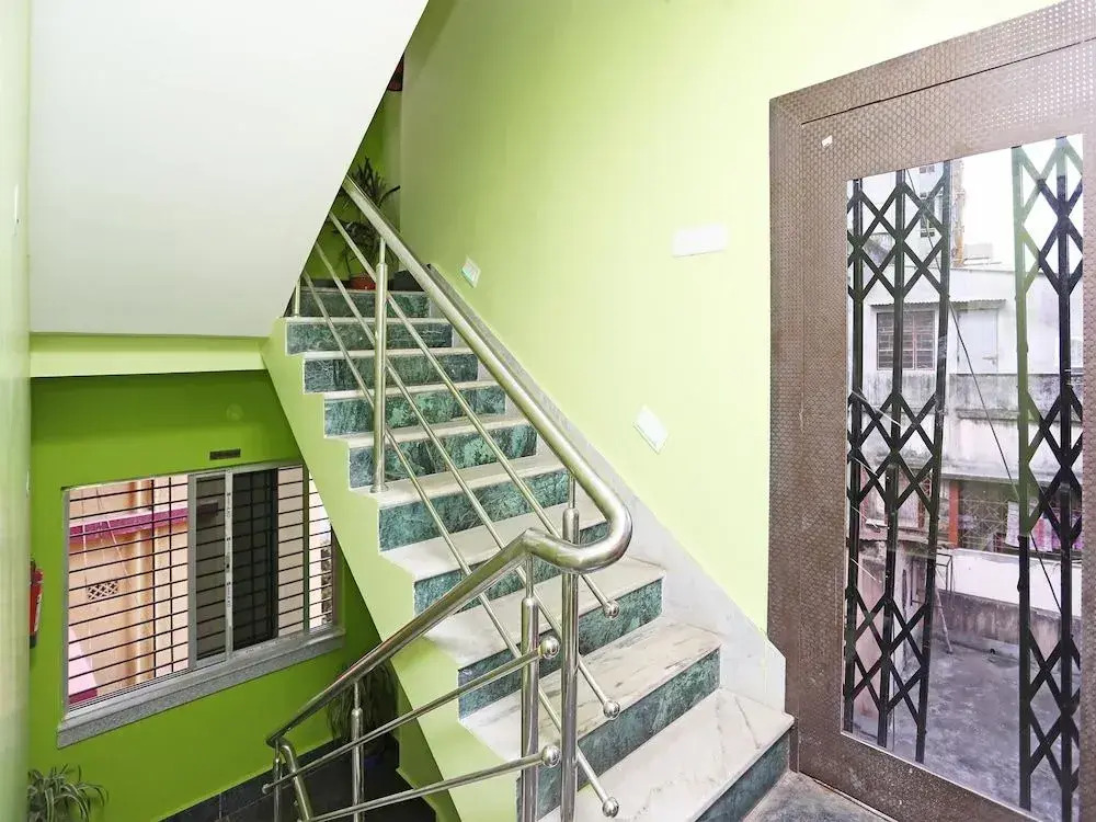 OYO 9975 Hotel Asmeet