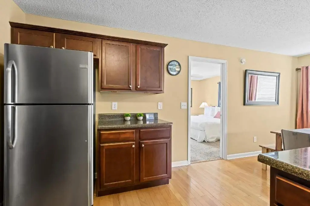 The Elmwood Farmhouse- 10 Mins to Downtown Chattanooga
