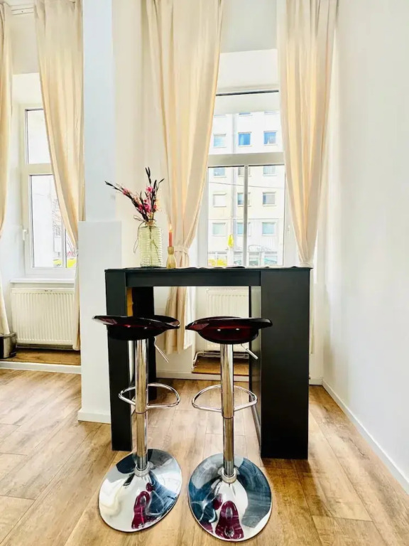 5BR Apartment Near Matzleinsdorfer